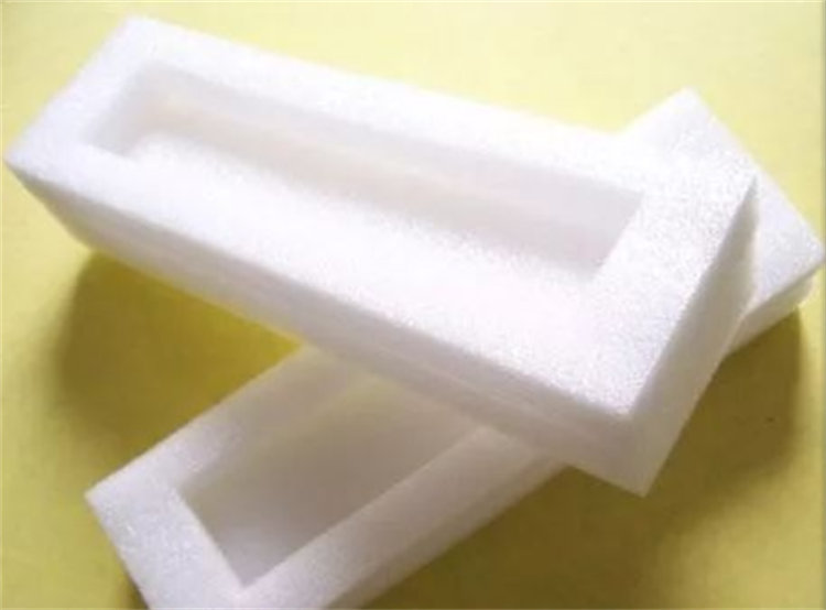 甲(jia)盾材料(liao)向你講(jiang)解西安(an)珍珠棉(mián)的特點(diǎn)與作用(yong)有哪些(xiē)？